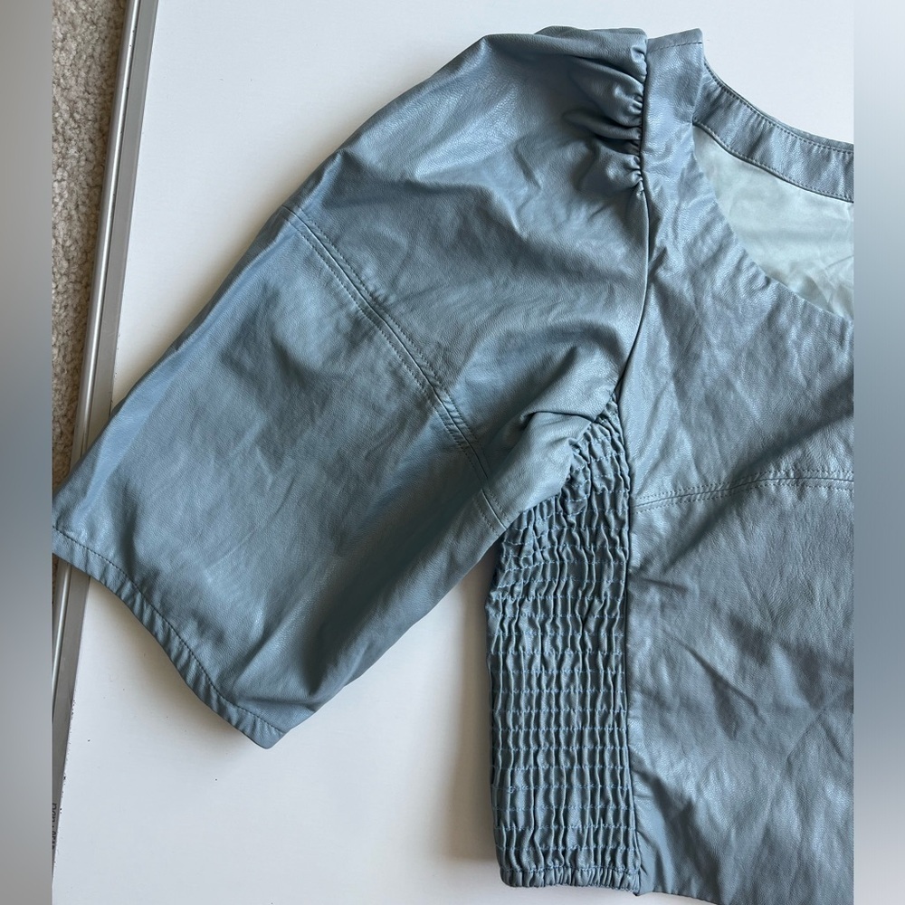 Elegant Blue Puff Sleeve Crop Top - Picture 2 of 10